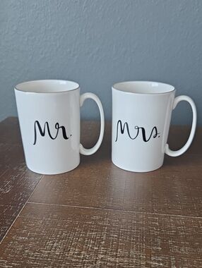 Kate Spade Mr & Mrs Bridal Mug Set White Porcelain Gold Trim Wedding Coffee Cups